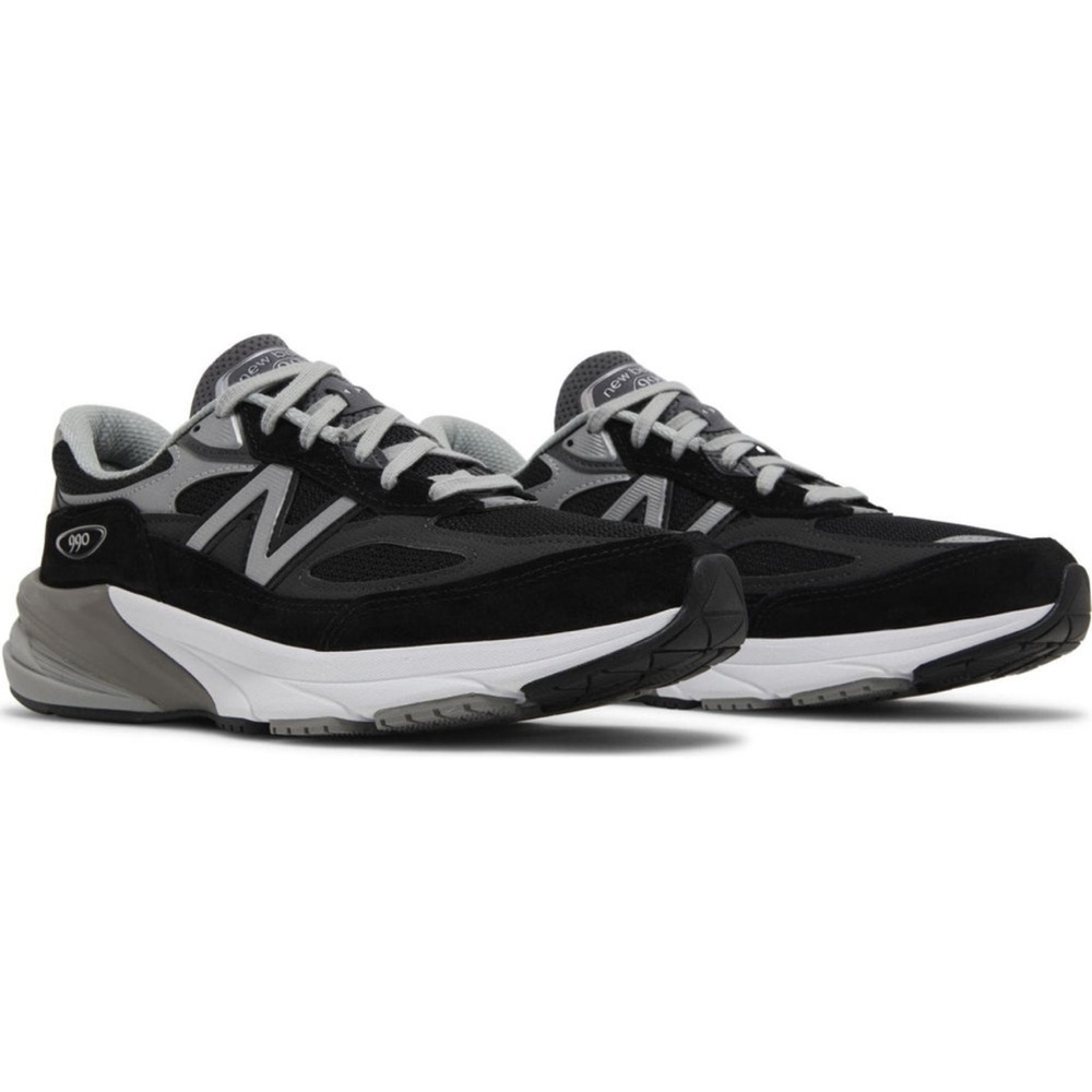 Sneaker New Balance 990v6 for Men's
- Black and white sz 10.5 (4E)- NWT